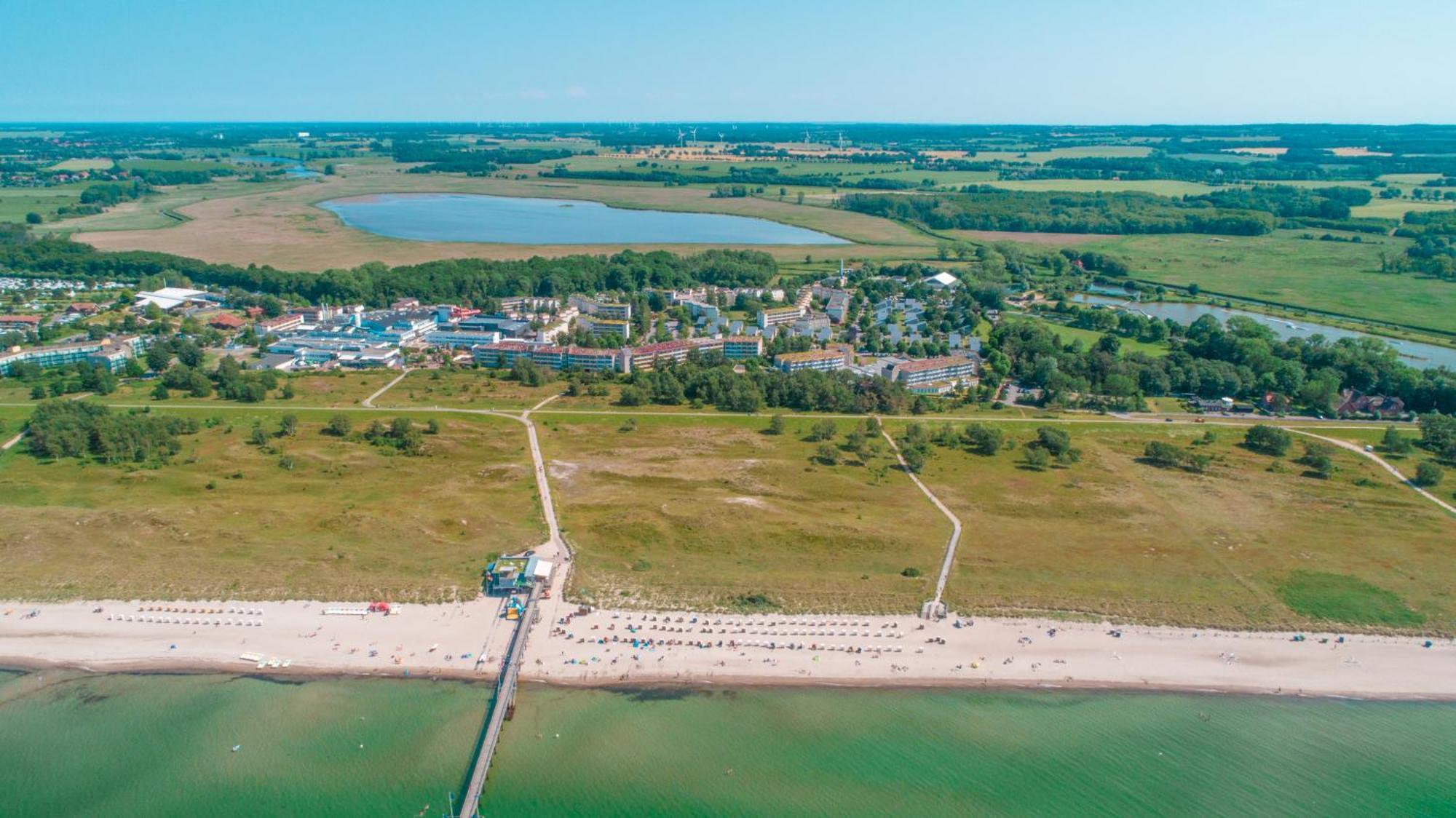 Отель Ferien- Und Freizeitpark Weissenhaeuser Strand Экстерьер фото